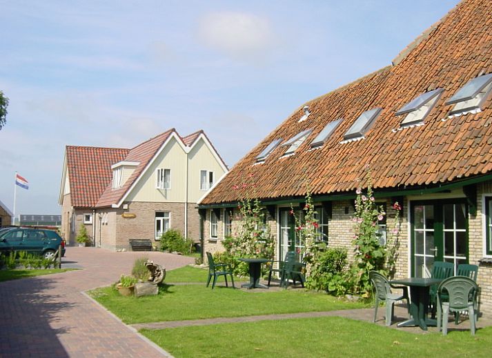 Arendsnest vakantiehuis in Den Hoorn Texel met zonnige tuin en terras, ideaal voor ontspanning op de Waddeneilanden.