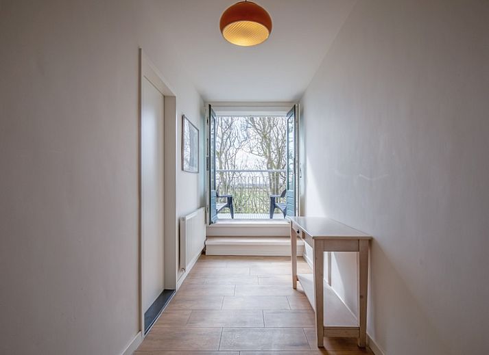 Schicke Kuecheneinrichtung im Ferienhaus Grietje, Den Hoorn, Texel mit Herd und geraeumigen Arbeitsflaechen.