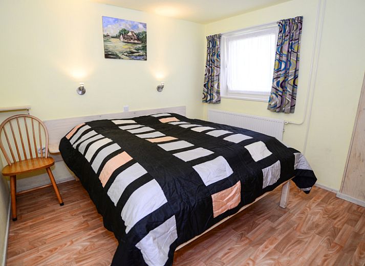 Gemuetliche Sitzecke im Ferienhaus De Kievit Den Hoorn Texel mit bequemem Sofa.