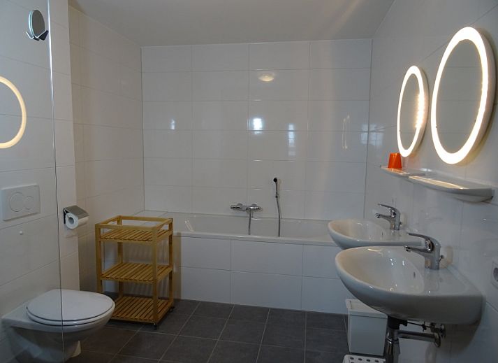 De Dors Ferienhaus in Den Hoorn Texel mit traditionellem Reetdach und laendlichem Charme.