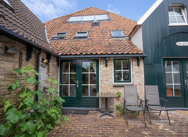 Ameisennest-Ferienhaus in Den Hoorn Texel mit malerischer Fassade und gruener Umgebung