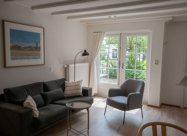 Sonnige Terrasse im Ferienhaus Ants Nest in Den Hoorn Texel mit bequemen Stuehlen