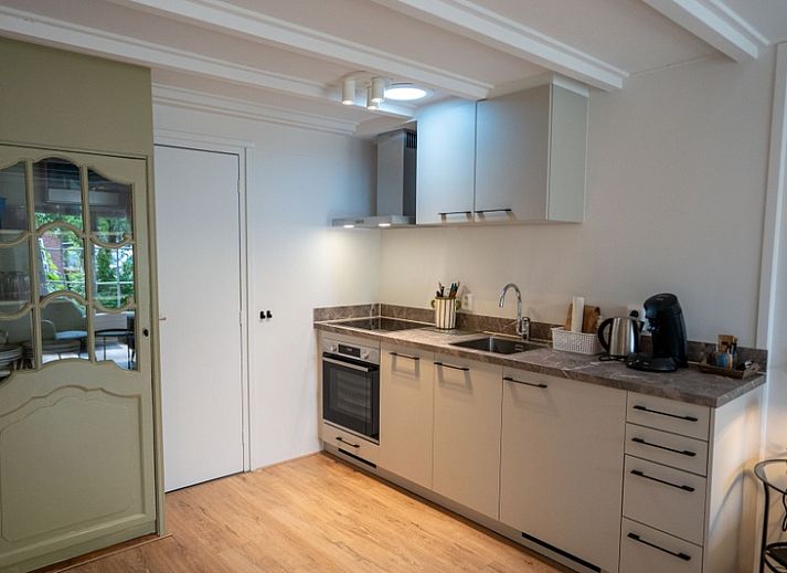 Sonnige Terrasse im Ferienhaus Ants Nest in Den Hoorn Texel mit bequemen Stuehlen