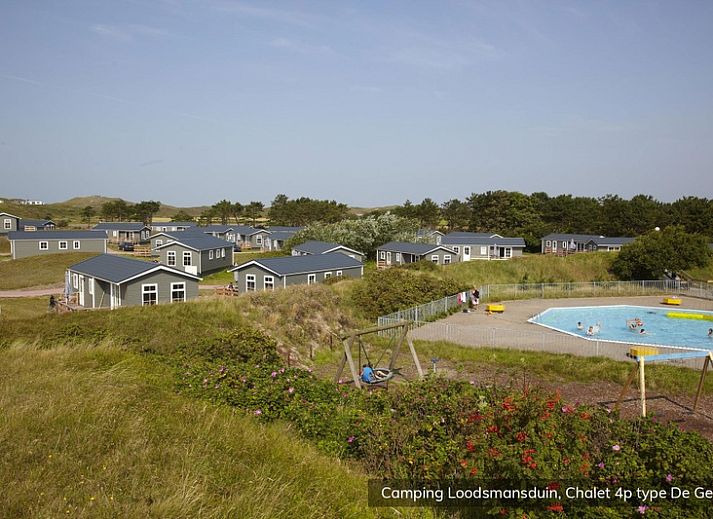Chalet Geul 4p in Den Hoorn Texel with beautiful views of heathland and pond, ideal for nature lovers.