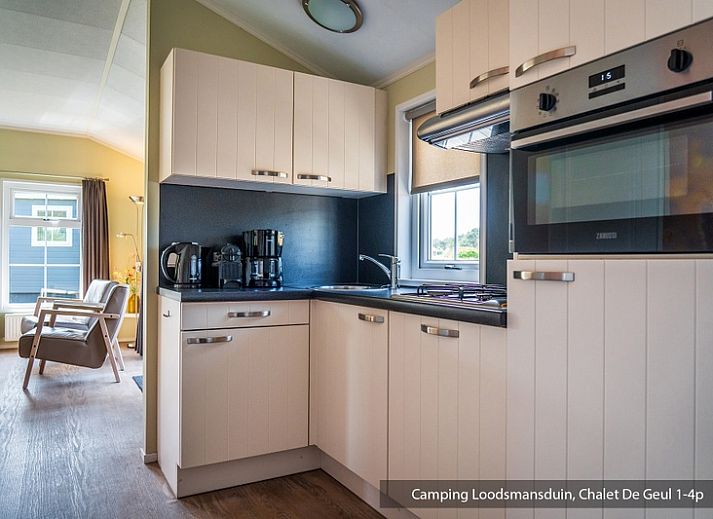 Family-friendly environment of Chalet Geul 4p in Den Hoorn Texel with swimming pool and playground.