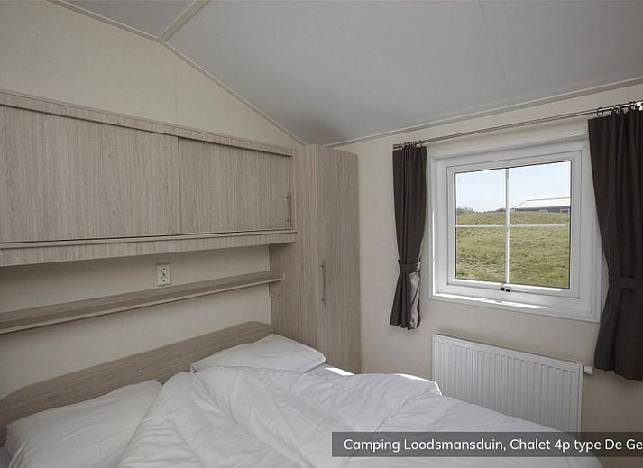 Comfortable living room in Chalet Geul 4p, Den Hoorn Texel, with modern furniture and lots of natural light.