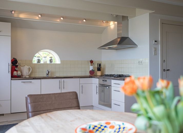 Charmante Terrasse im Appartement Heem in Den Hoorn, Texel. Geniessen Sie die freie Natur auf den Waddeninseln.