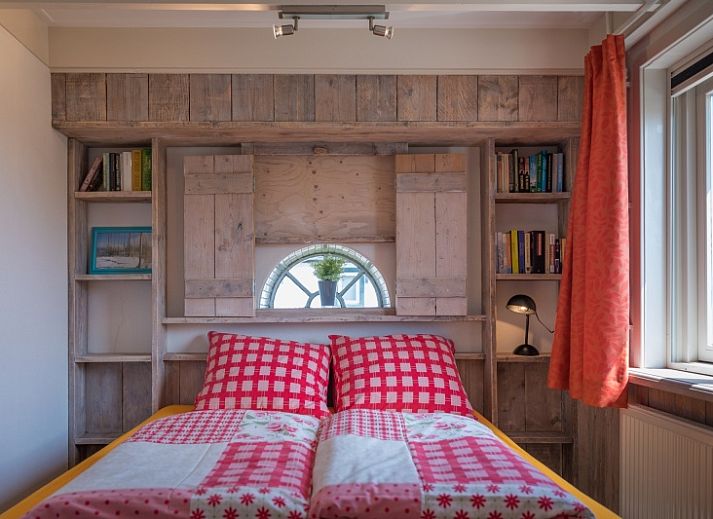 Charmante Terrasse im Appartement Heem in Den Hoorn, Texel. Geniessen Sie die freie Natur auf den Waddeninseln.