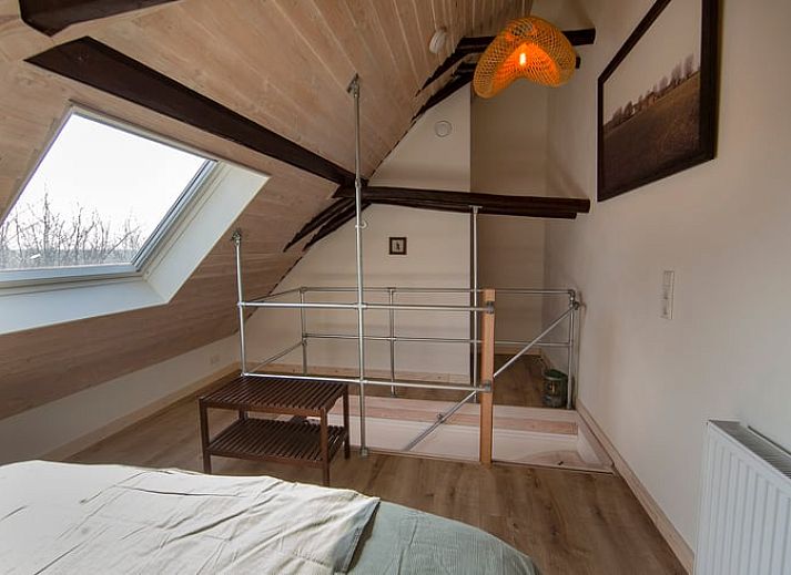 Luftaufnahme des Ferienhauses in Oosterend, Texel, mit Blick auf Meer und Wiesen.