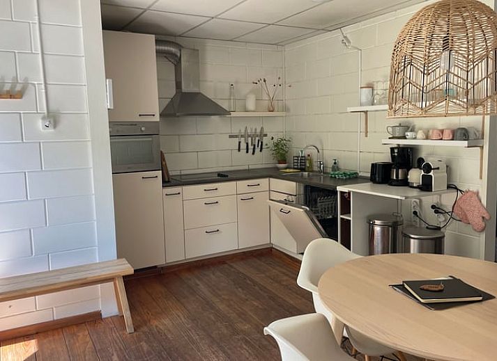 Ruhiger Aussenbereich im Ferienhaus in Oosterend Texel, Watteninseln, ideal zum Entspannen.