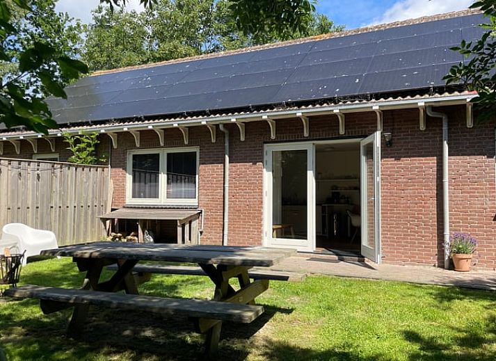 Blick vom Esszimmer des Ferienhauses in Oosterend Texel, mit Zugang zum Garten.