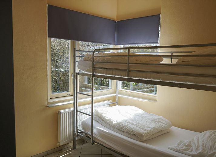 North Sea vacation home in Oosterend, Texel with sunny terrace and comfortable outdoor chairs.