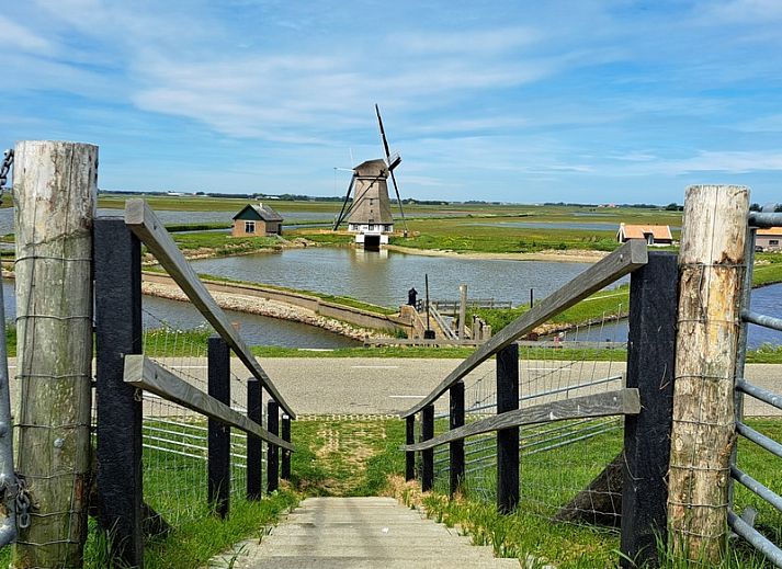 Gemuetliches Interieur des Wohnwagens mit Vorzelt in Oosterend, Texel, Watteninseln mit komfortablen Schlafmoeglichkeiten.