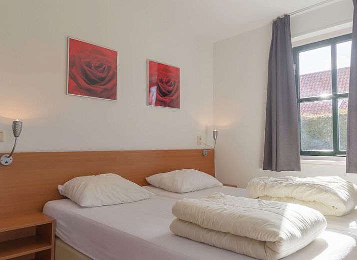 Spacious outdoor area of vacation home Type III - No. 21E Storm Gull in Oosterend, Texel, perfect for relaxation on the Wadden Islands.