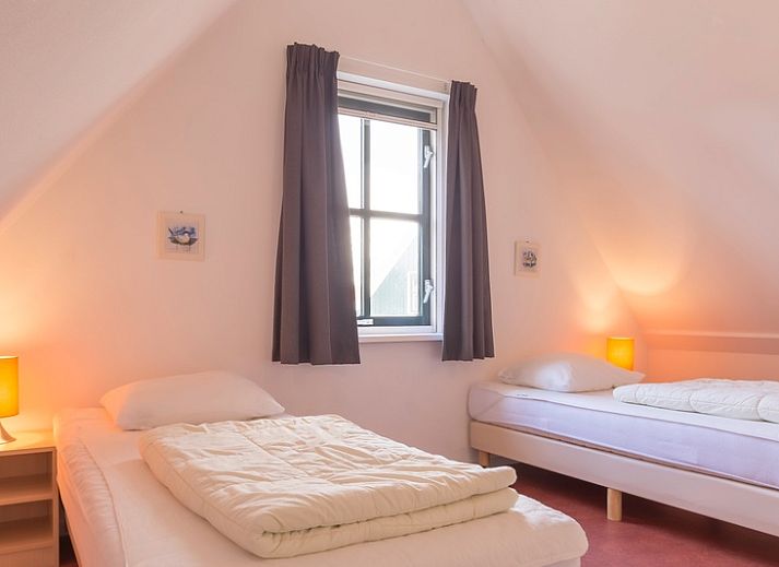 Spacious outdoor area of vacation home Type III - No. 21E Storm Gull in Oosterend, Texel, perfect for relaxation on the Wadden Islands.