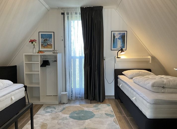 Gezellige buitenkant van Type II - nr. 79 Zilvermeeuw, vakantiehuis in Oosterend, Texel omringd door natuur.