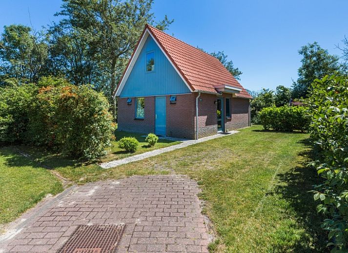 Type II - nr. 43 Stormvogel vakantiehuis met terras in Oosterend, Texel omgeven door groene natuur.