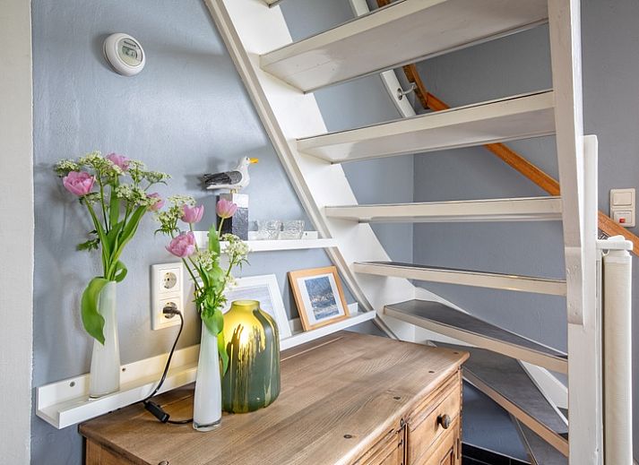 Terras van 't Raadsel in Oosterend Texel met uitzicht op de natuur van de Waddeneilanden.