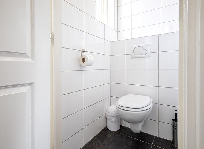 Terras van 't Raadsel in Oosterend Texel met uitzicht op de natuur van de Waddeneilanden.