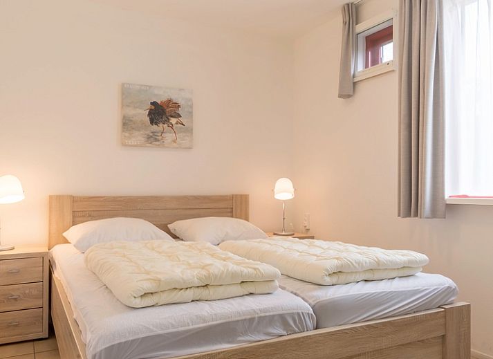 Terrace with picnic table at Type I - No. 49 Kragenmaker, vacation home in Oosterend Texel, surrounded by nature on the Wadden Islands.