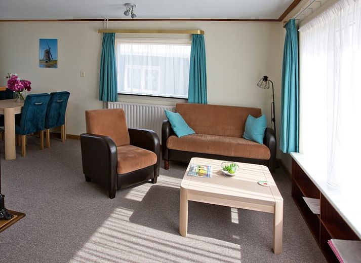 Hoe bestaat het vakantiehuis in Oosterend, Texel met charmante gevel en uitnodigend terras.