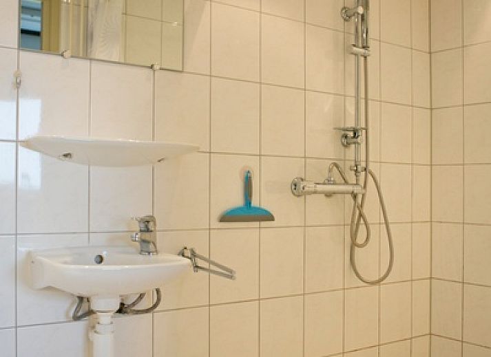 Rustieke omgeving van Hoe bestaat het in Oosterend, Texel met traditionele architectuur.