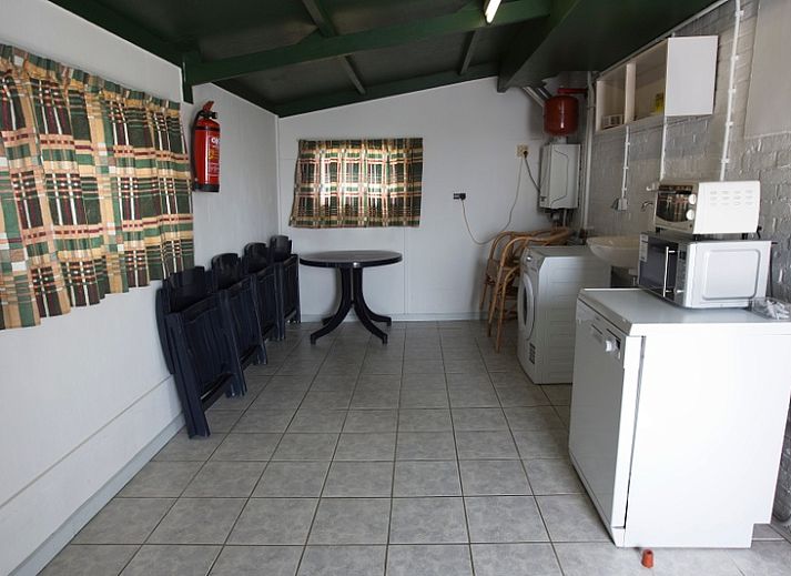 Rustieke omgeving van Hoe bestaat het in Oosterend, Texel met traditionele architectuur.