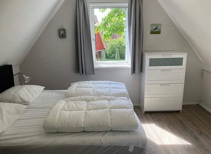 Cozy terrace at Type I - No. 89 Lark, vacation home in Oosterend, Texel, overlooking lush gardens.