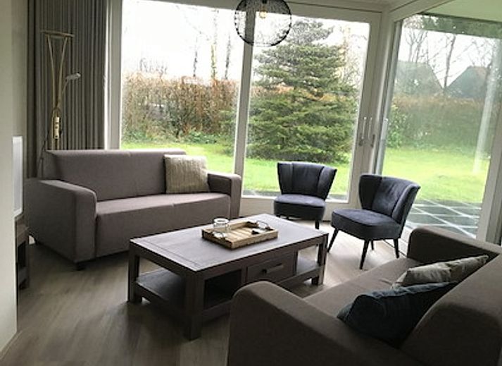 Leuchtturm-Ferienhaus in Oosterend, Texel mit grosser Veranda und gruener Umgebung.