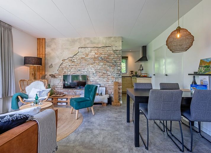 Bungalowpark De Toes - Zeewier in Oosterend Texel with sunny terrace and green surroundings.