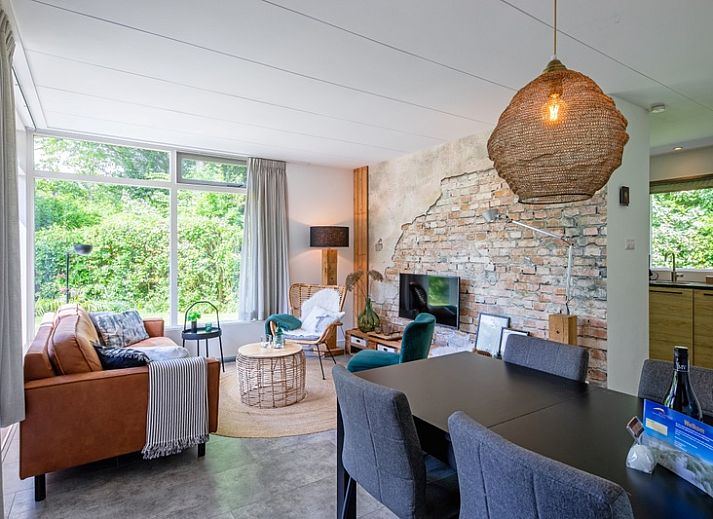 Bungalowpark De Toes - Zeewier in Oosterend Texel with sunny terrace and green surroundings.