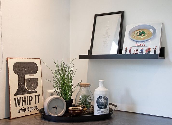 Cozy living room in Bungalowpark De Toes - Zeewier, Oosterend Texel overlooking nature.