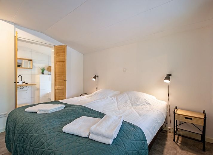 Cozy living room in Bungalowpark De Toes - Zeewier, Oosterend Texel overlooking nature.