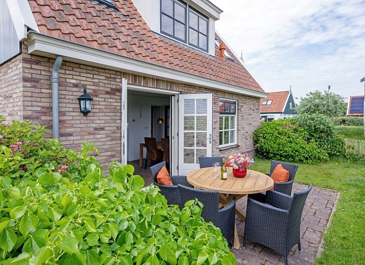 Charmantes Ferienhaus De Waddenschelpjes - De Mossel in Oosterend, Texel mit traditioneller Architektur.