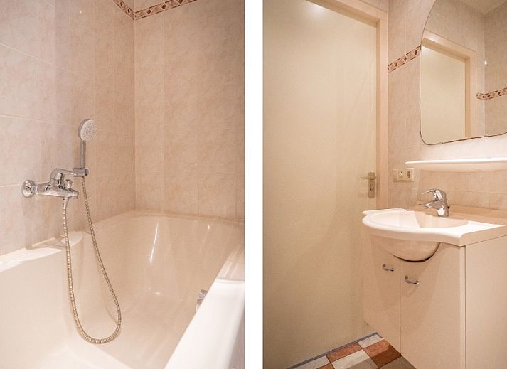 Geniet van het zonnige terras bij Vakantiepark So What, een prachtige bungalow in De Koog, Texel, omringd door natuur op de Waddeneilanden.