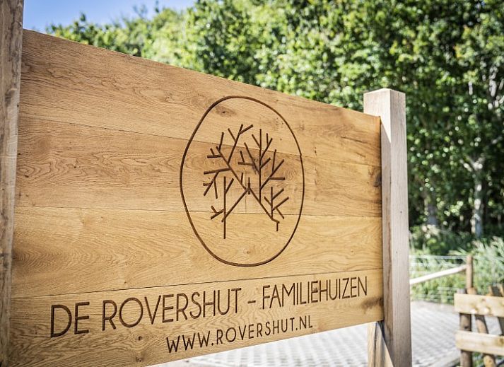 Gemuetliches Wohnzimmer in Rovershut - Family House 1, ein Ferienhaus in Dennenbos, Texel. Gemuetliche Sitzecke mit natuerlichem Licht.