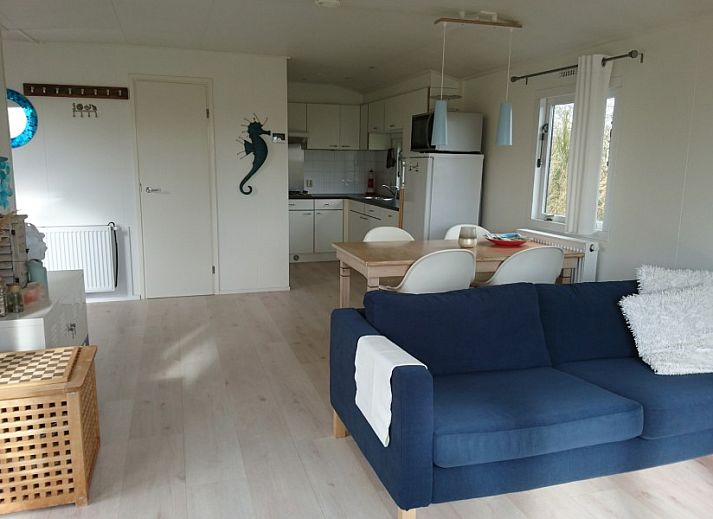 Green surroundings at vacation home Akkerveld 27 in Dennenbos Texel, perfect for nature lovers.