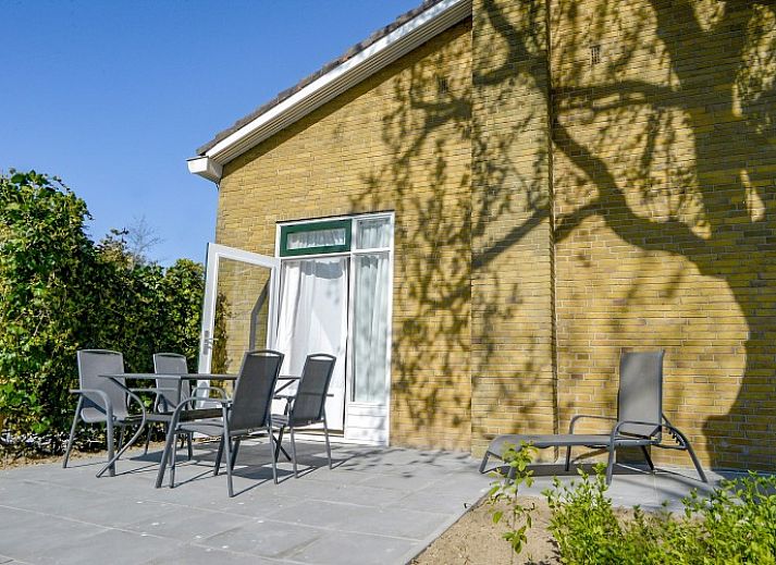 Enjoy the sunny terrace at Bed & Bed, a charming bed and breakfast in the Eierland polder on Texel, Wadden Islands.