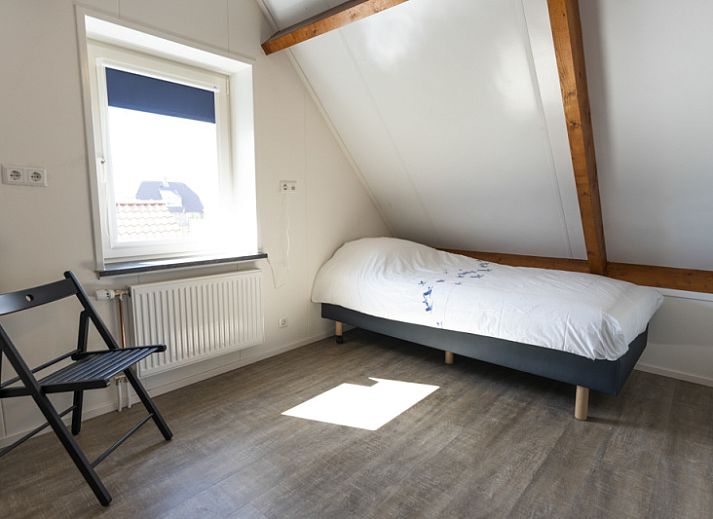 Dining room of Duunkruud in Zuid-Eierland, Texel, overlooking the garden.