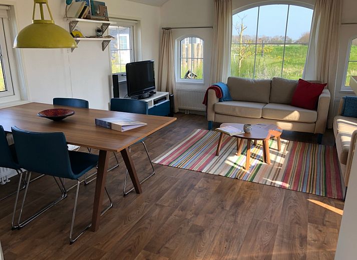 Vakantiepark De Bremakker in De Dennen, Texel biedt een charmante vakantiewoning met rieten dak en groene omgeving op de Waddeneilanden.