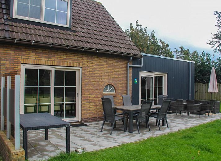 Vacation home Ekster in De Dennen, Texel with spacious garden and terrace.