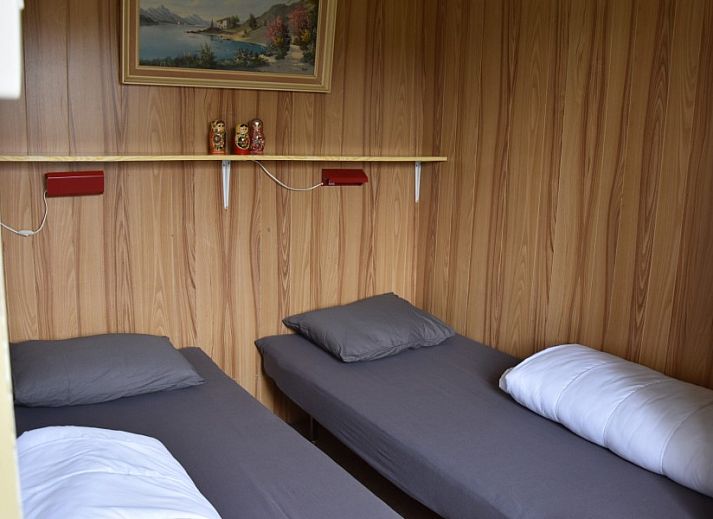 De Strandloper bungalow in De Koog, Texel met zonnig terras en groene tuin.