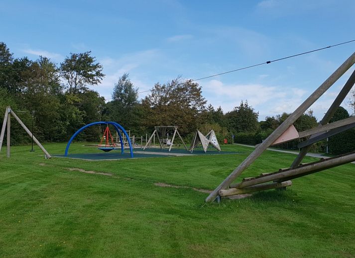 Slaapkamer met twee bedden in De Strandloper vakantiehuis, De Koog, Texel.