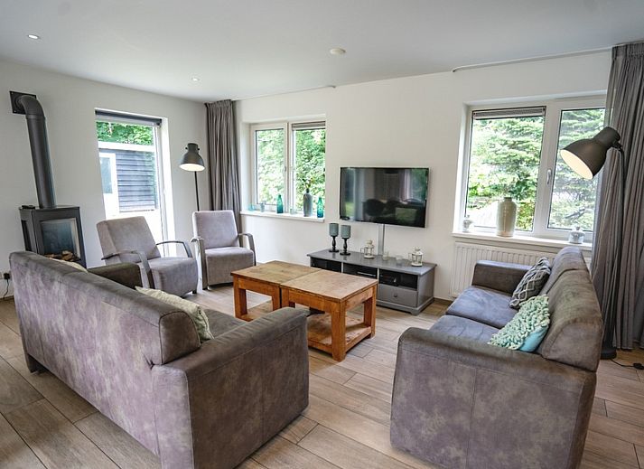 Ferienhaus de Parel 152 in De Dennen, Texel mit grosser Terrasse und moderner Architektur.