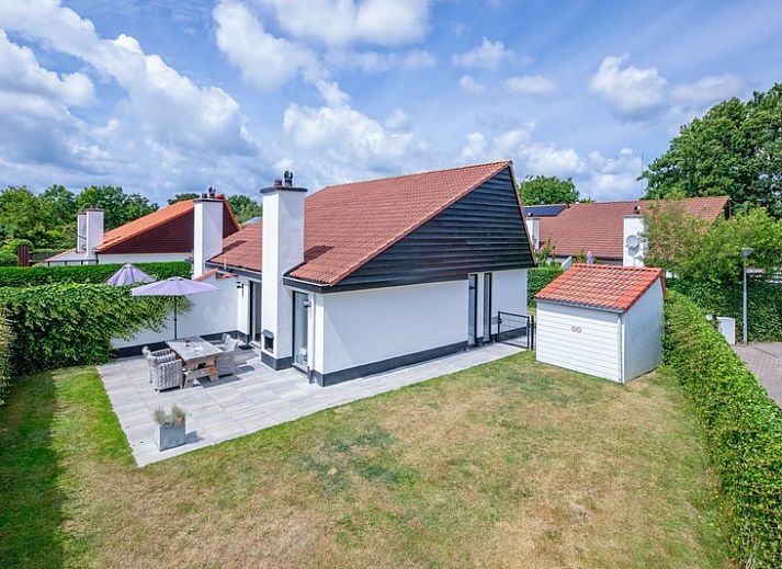 Ferienhaus Gortersmient 304 in De Dennen, Texel mit grossem Garten und Terrasse zum Entspannen.