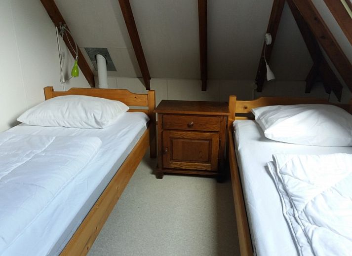 Gemuetliches Wohnzimmer in 't Bollenveld - Iris, Ferienhaus in De Dennen, Texel, mit komfortabler Sitzecke und moderner Einrichtung.