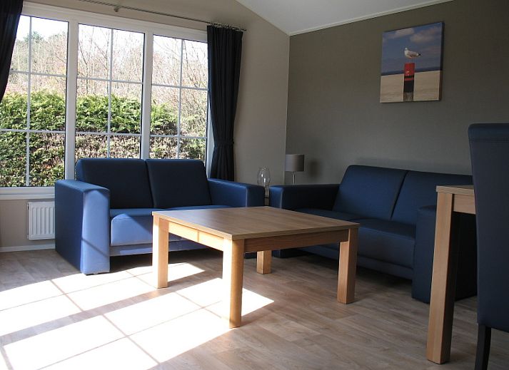 Villetta Sauna vakantiehuis met houten terras in De Dennen, Texel, Waddeneilanden omgeven door natuur.