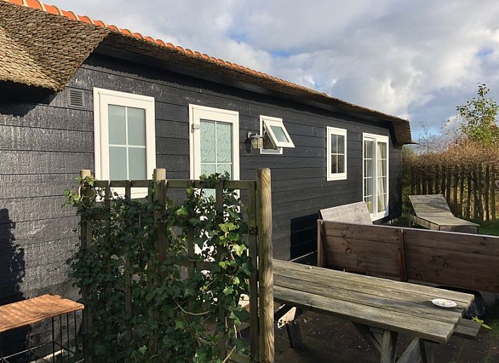Vacation park de Bremakker - Akkerveld 15, Texel: charming vacation home with wooden veranda in De Dennen, Wadden Islands.