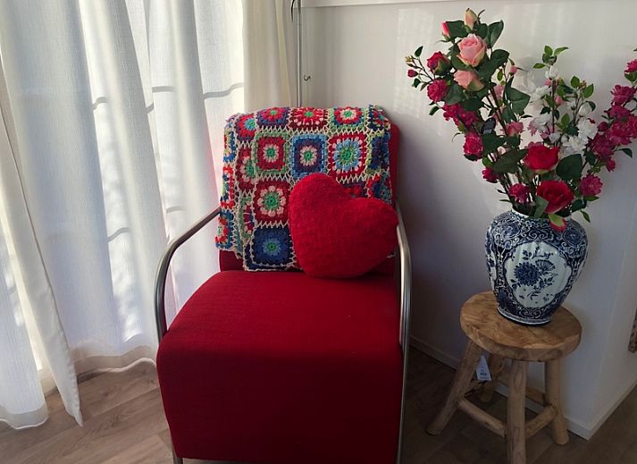 Cozy terrace at Vakantiepark de Bremakker, Akkerveld 15, De Dennen, Texel. Perfect for relaxation on the Wadden Islands.