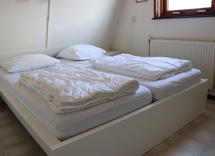 Vakantiehuis Gortersmient 330 in De Dennen, Texel met zonnig terras en groene omgeving.